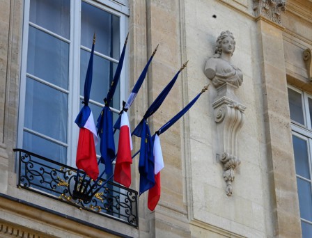 drapeaux-lElysee-berne-hommage-lancien-president-Jacques-Chirac-decede-26-septembre-2019_0_729_557.jpg