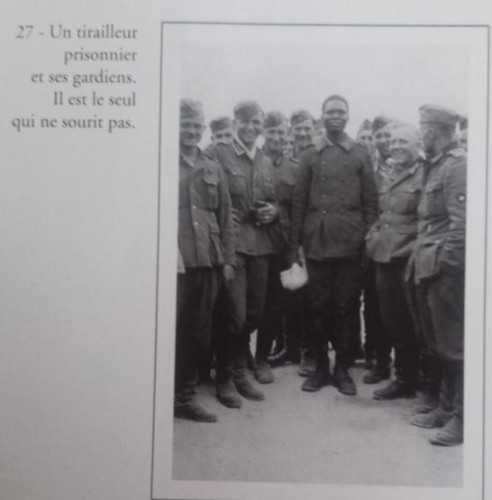 nazi sourit avec soldat noir.jpg